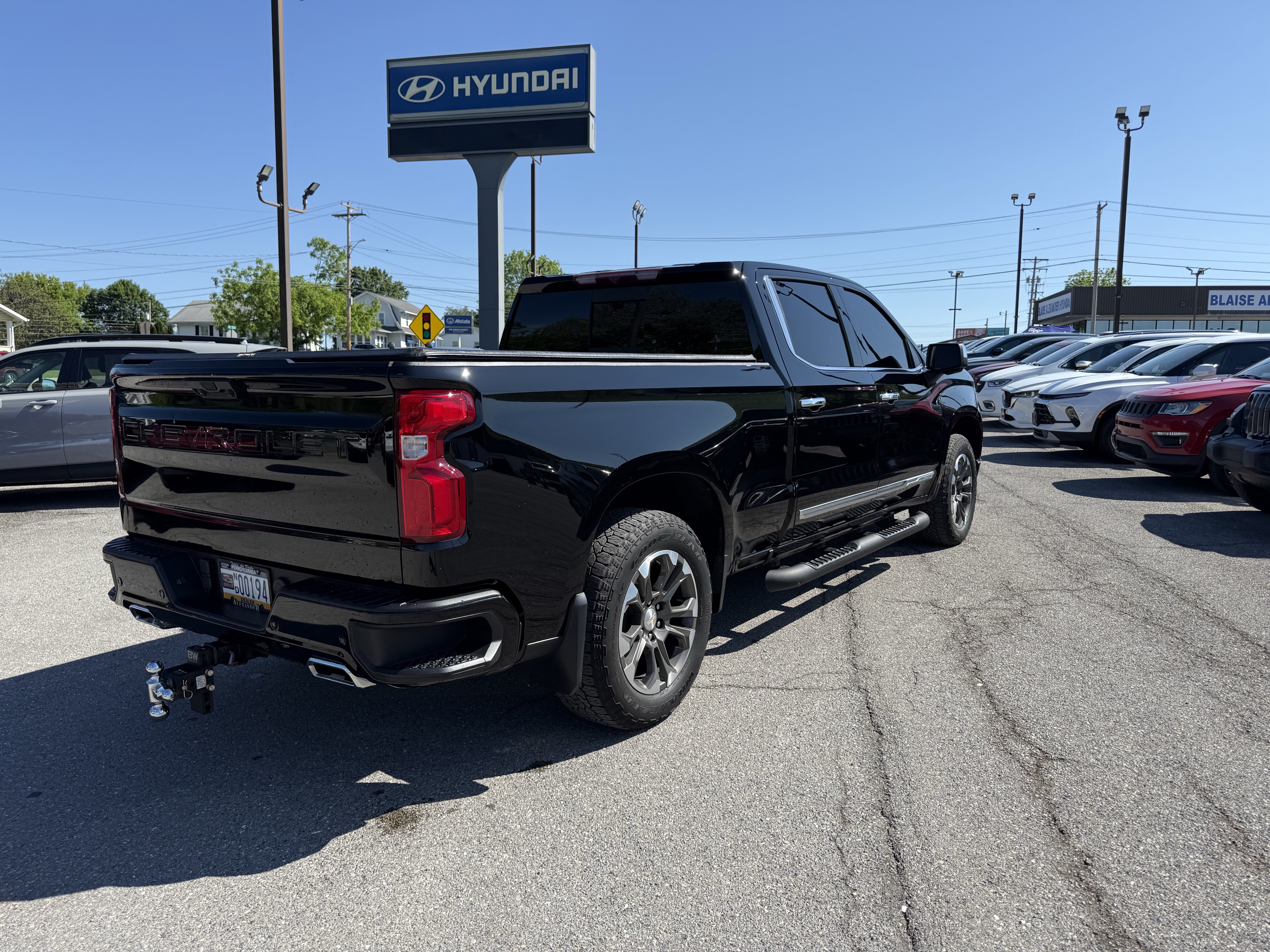 Used 2023 Chevrolet Silverado 1500 High Country AWD/4WD image 3