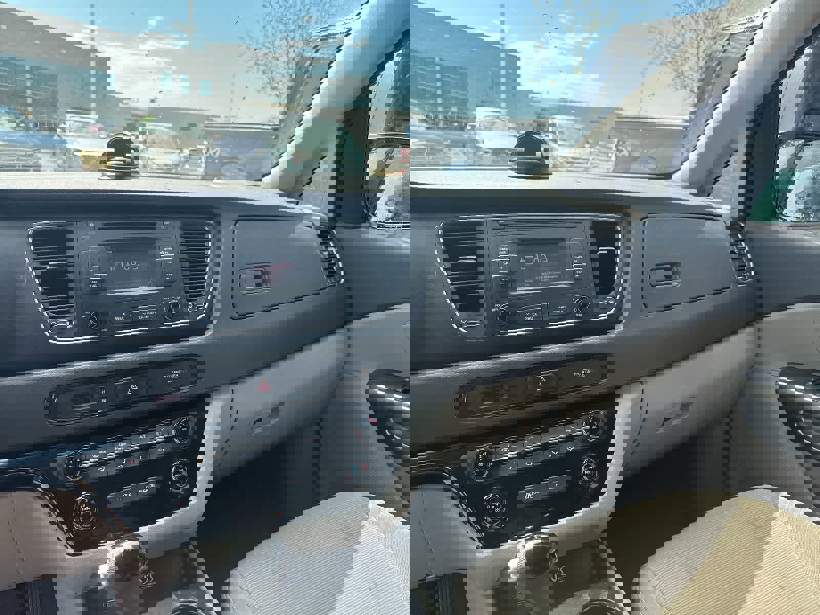 Used 2015 Kia Sedona LX image 20