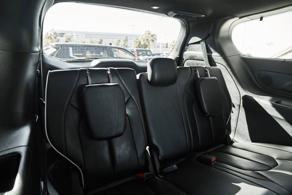 Used 2025 Chrysler Pacifica Limited FWD image 23