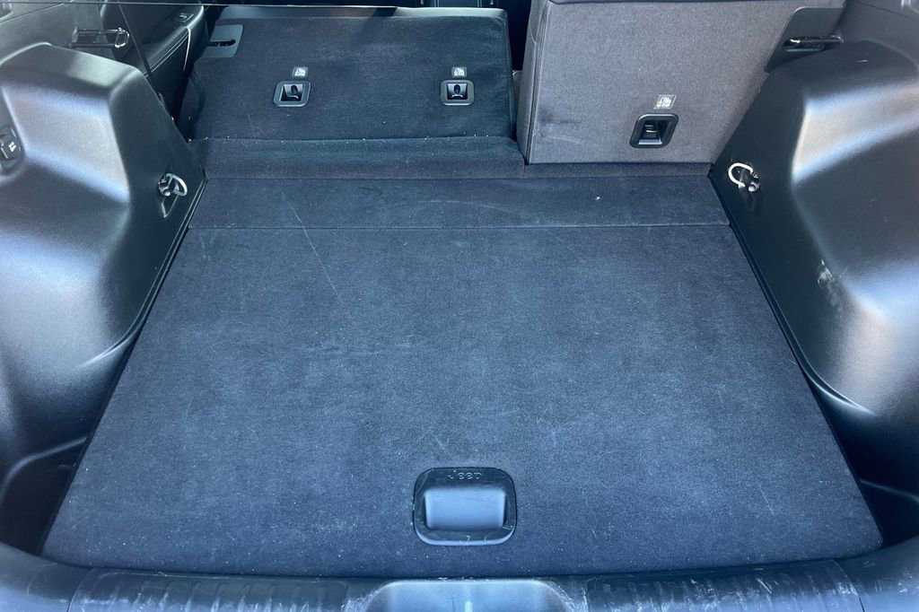 Used 2022 Jeep Cherokee Latitude w/ Trailer Tow Group image 16