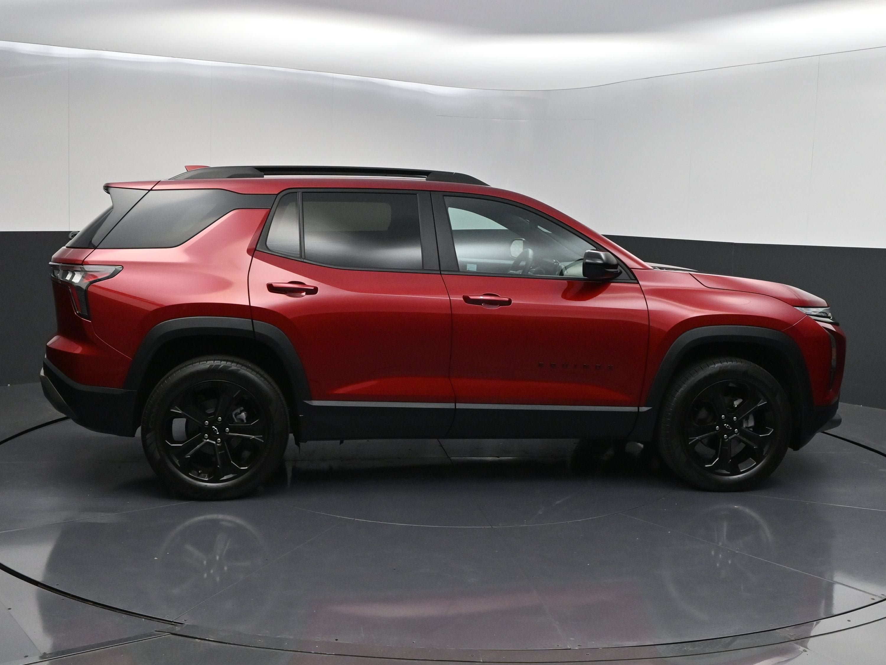 Used 2025 Chevrolet Equinox LT w/ Midnight Edition FWD image 8