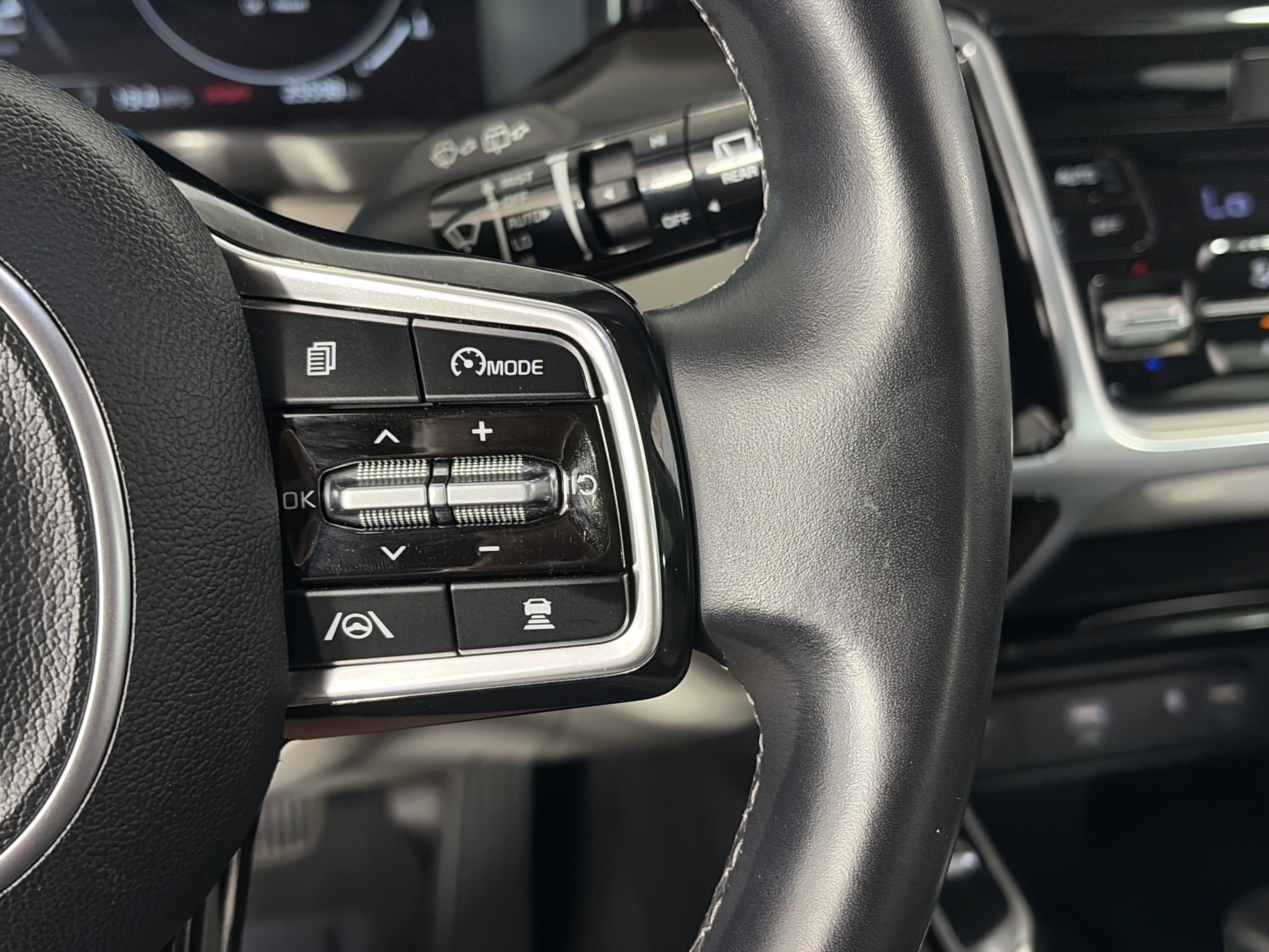 Certified 2023 Kia Sorento SX AWD/4WD image 33