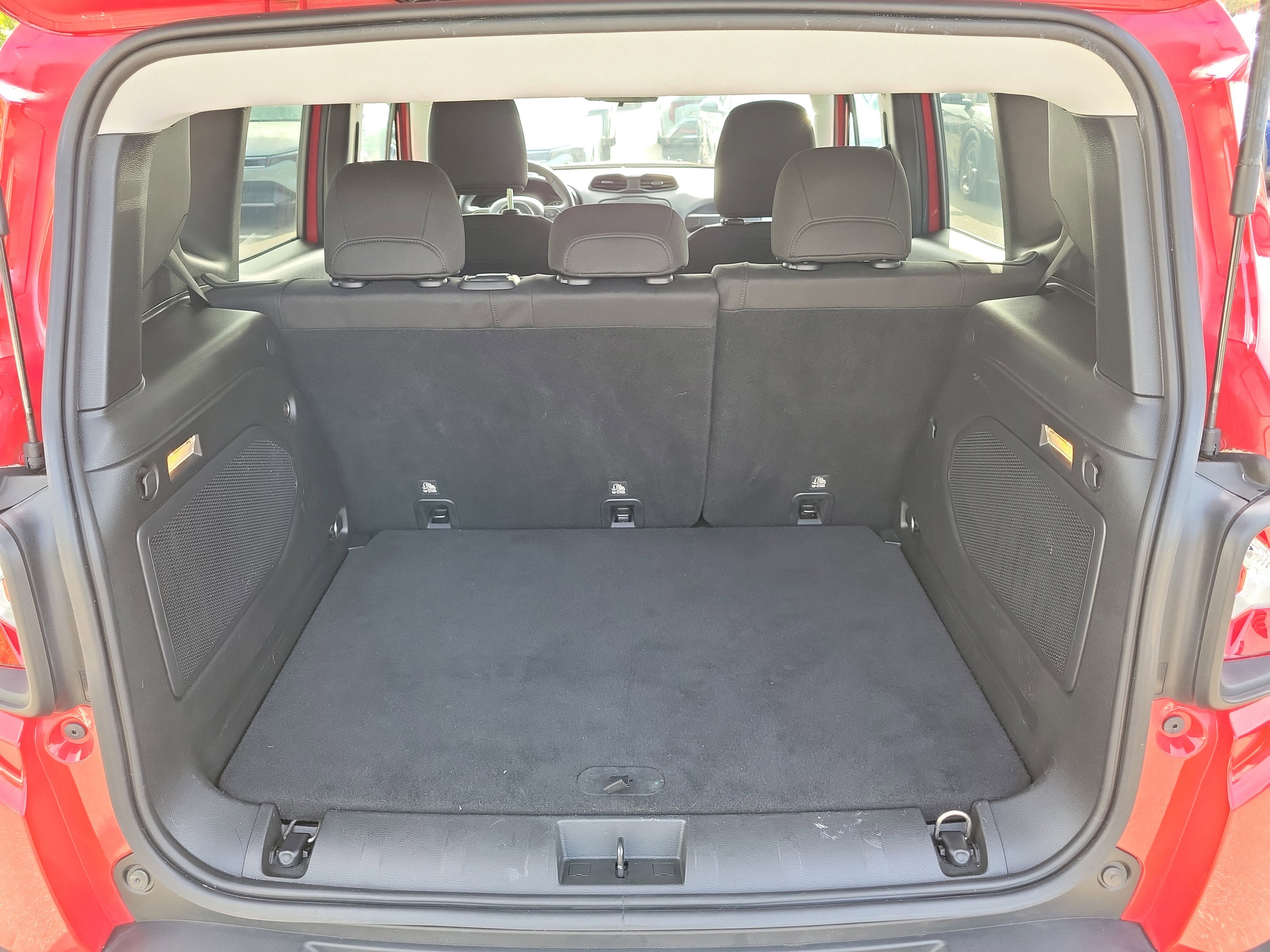 Used 2015 Jeep Renegade Latitude w/ Cold Weather Group II image 14