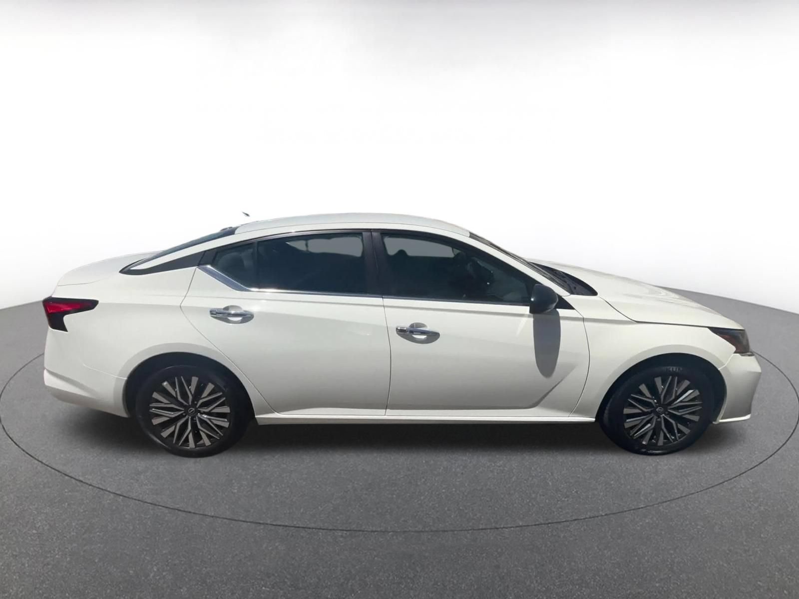 Used 2025 Nissan Altima 2.5 SV FWD image 16