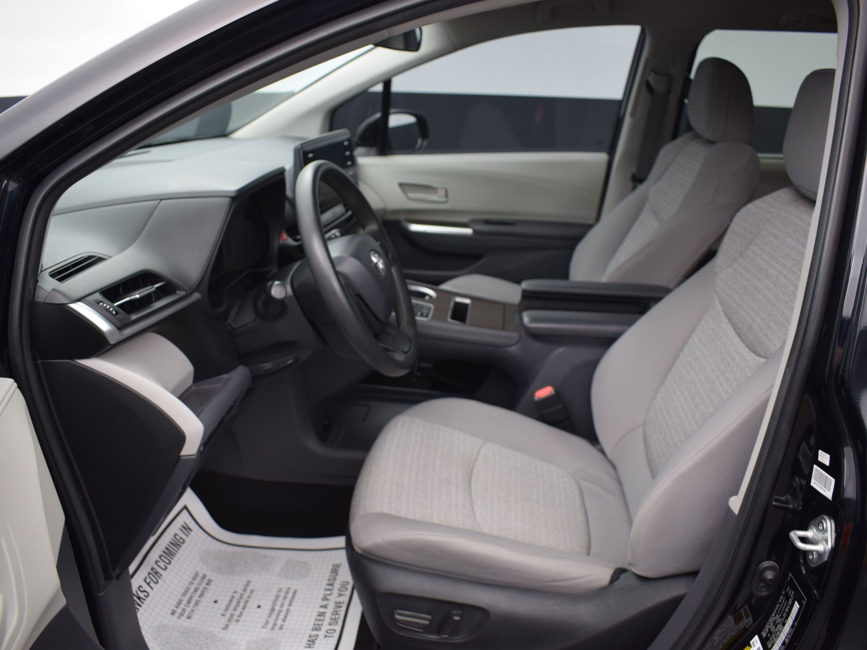 Used 2022 Toyota Sienna LE FWD image 15