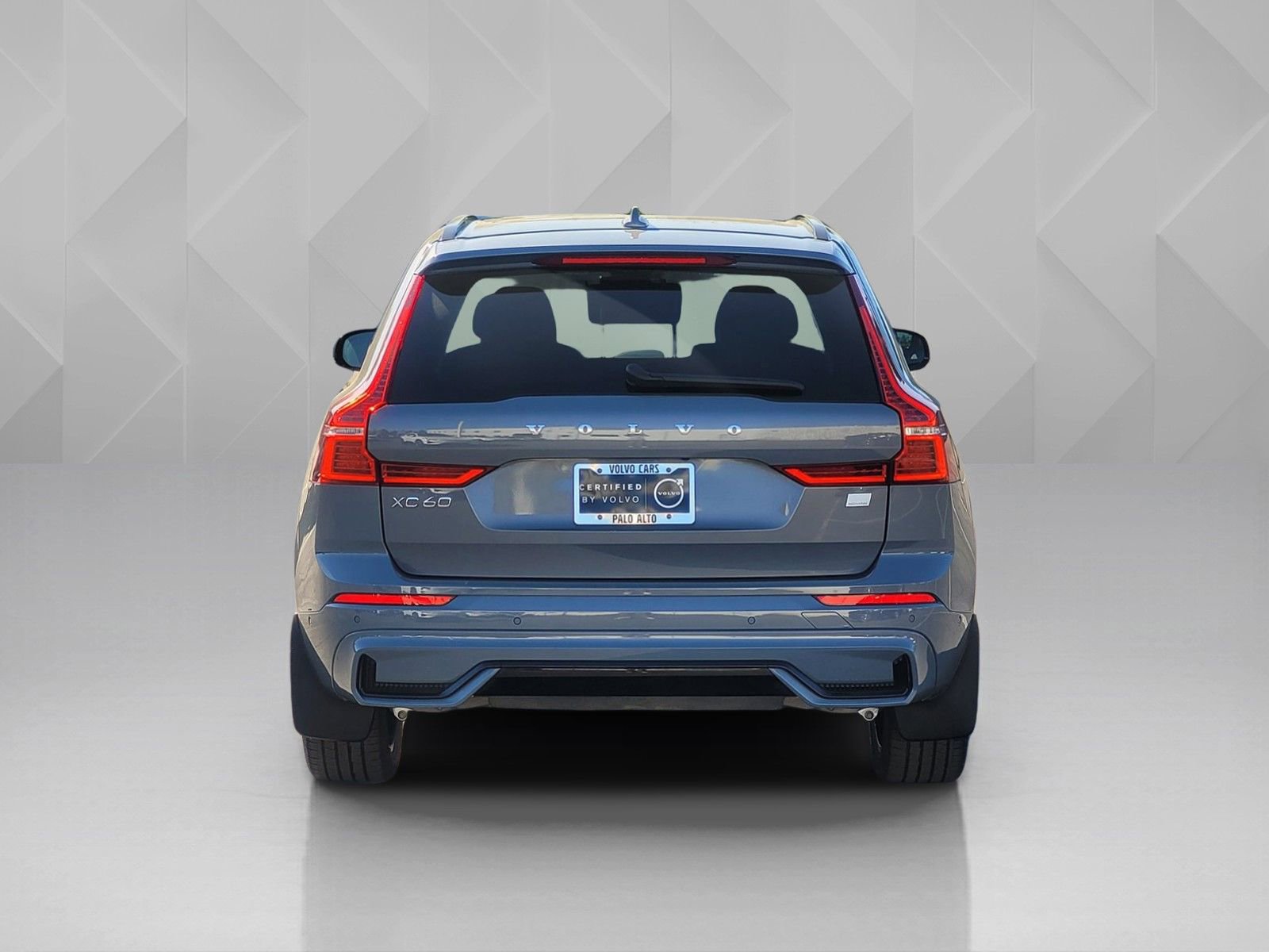 Used 2024 Volvo XC60 T8 Plus w/ Climate Package image 5