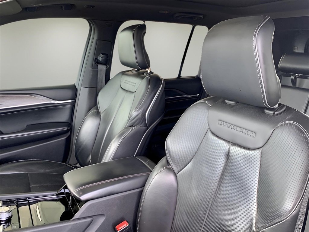 Used 2022 Jeep Grand Cherokee Overland w/ Luxury Tech Group IV image 18