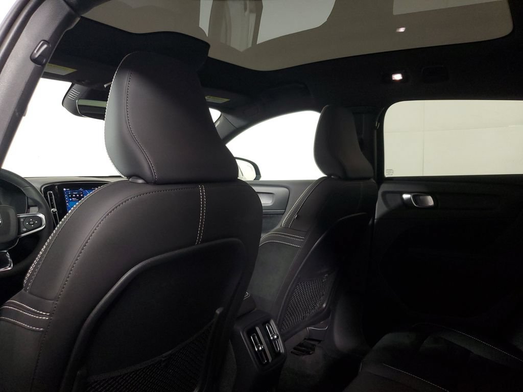 Certified 2024 Volvo C40 P8 Recharge Ultimate w/ Protection Package Premier RWD image 16