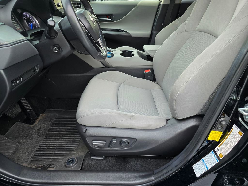 Used 2022 Toyota Venza LE image 23