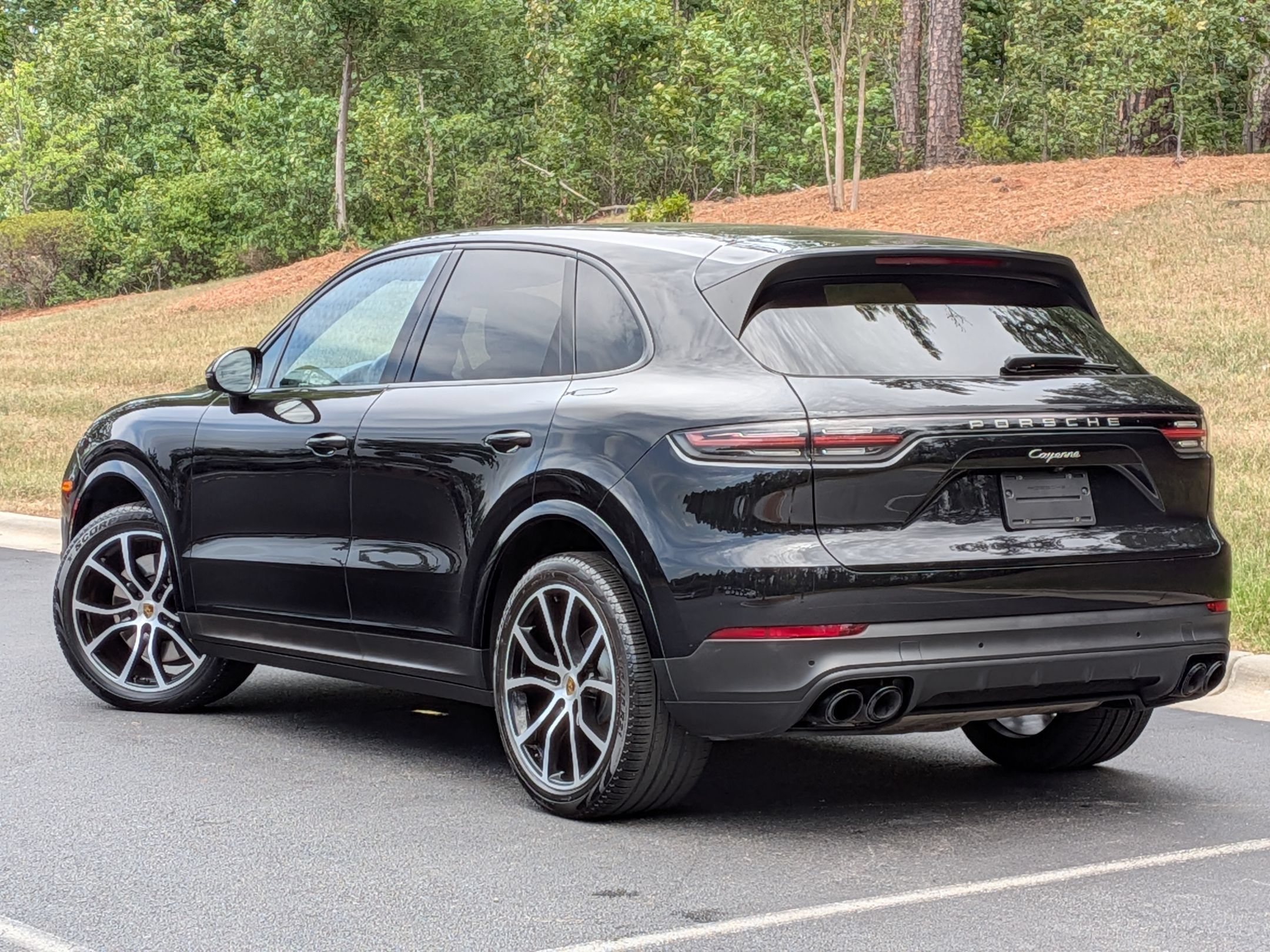 Certified 2022 Porsche Cayenne Platinum Edition AWD/4WD image 3