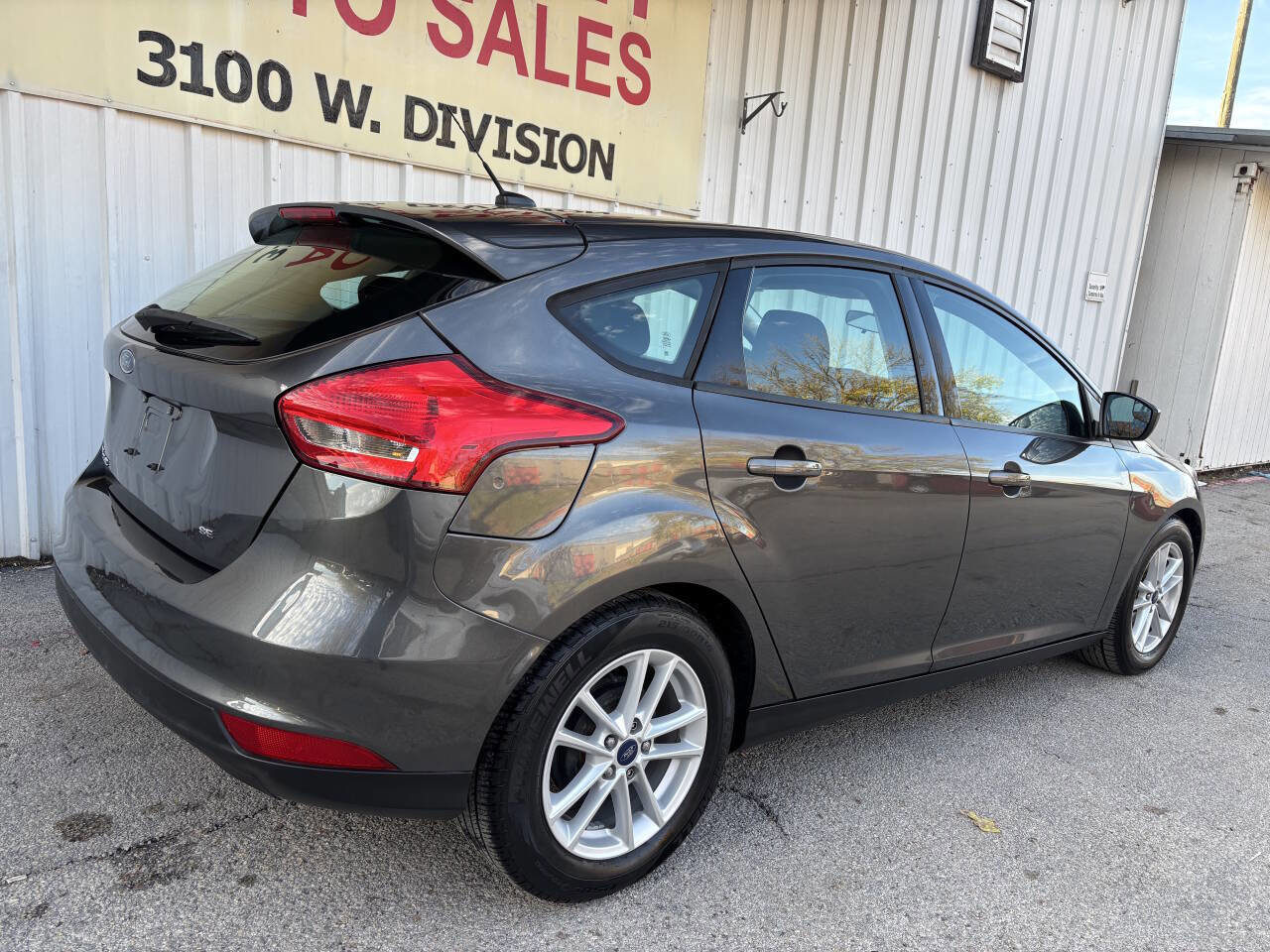 Used 2018 Ford Focus SE image 3