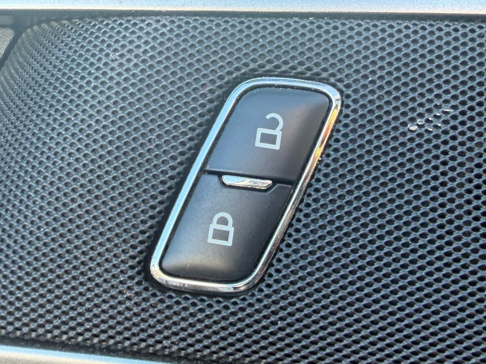Used 2018 Ford Fusion SE w/ Fusion SE Technology Package FWD image 7
