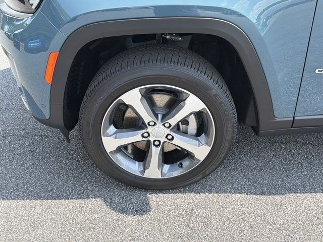 Used 2026 Jeep Grand Cherokee L Limited w/ Luxury Tech Group II AWD/4WD image 16