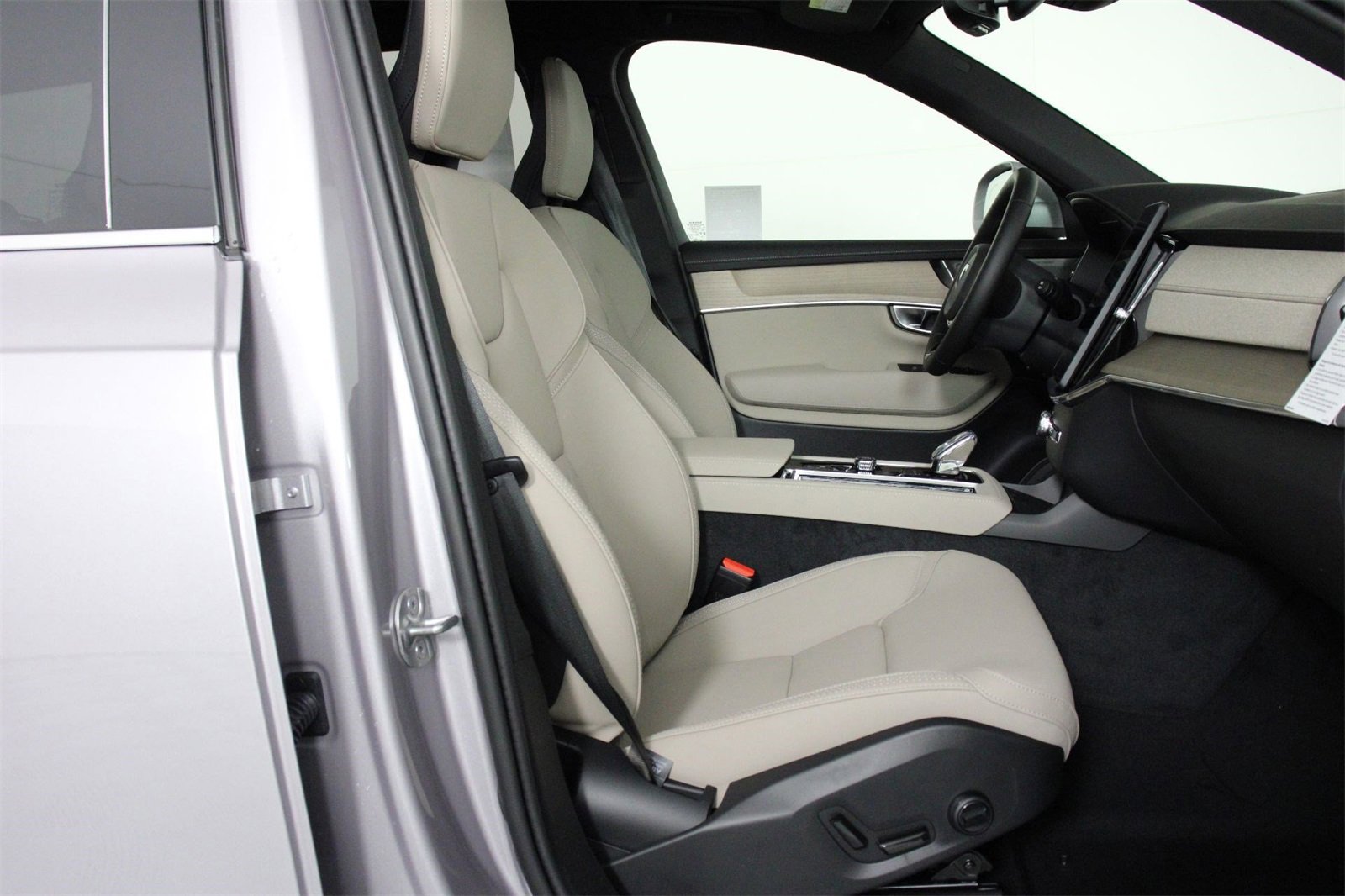 New 2026 Volvo XC90 B6 Plus w/ Protection Package Premier image 10