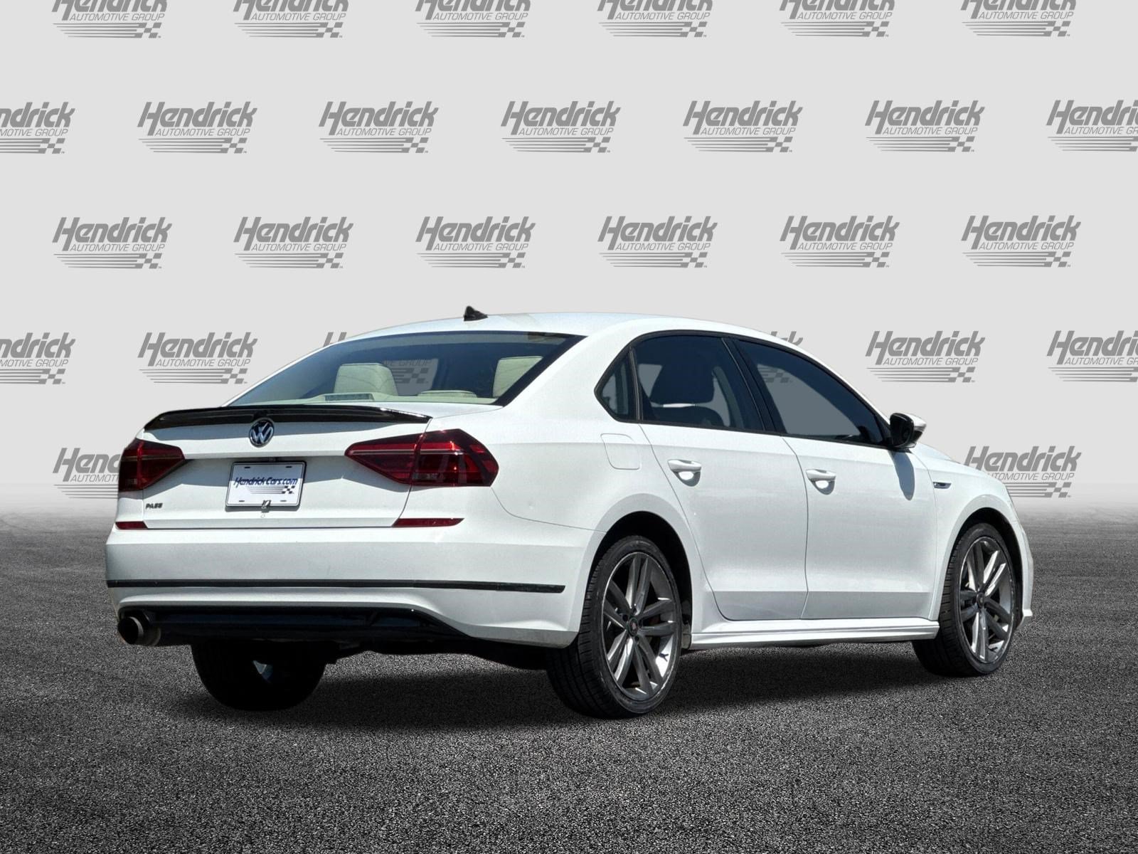 Used 2018 Volkswagen Passat 2.0T R-Line FWD image 5