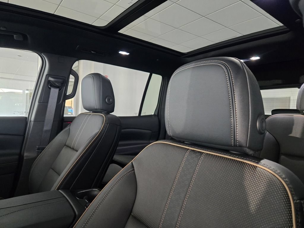 Certified 2025 Chevrolet Traverse High Country w/ LPO, Floor Liner Package AWD/4WD image 26
