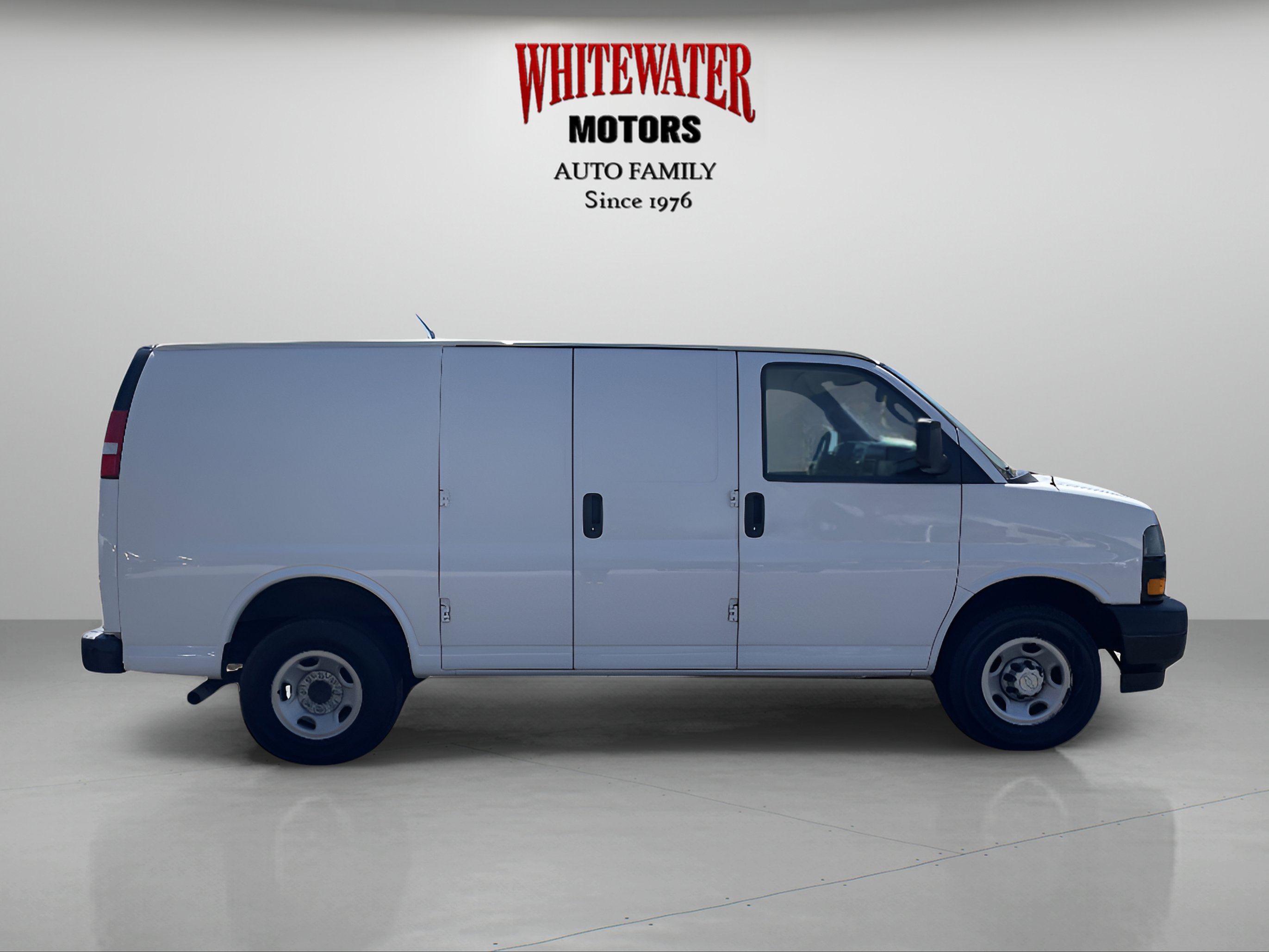 Used 2018 Chevrolet Express 2500 w/ Driver Convenience Package image 6