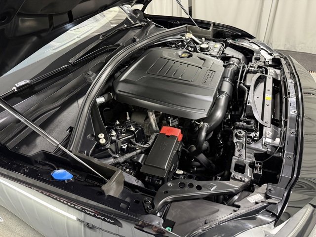 Used 2019 Jaguar F-PACE Premium image 28