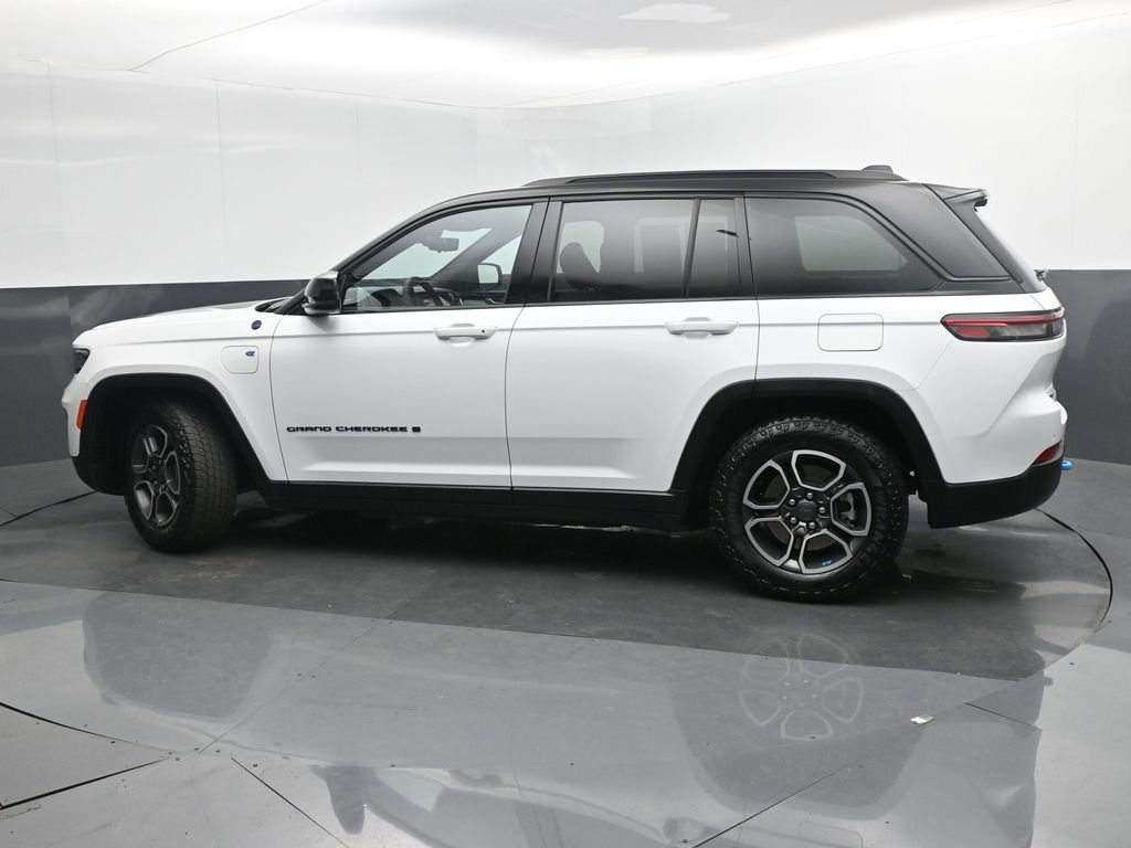 Used 2023 Jeep Grand Cherokee Trailhawk w/ Luxury Tech Group III AWD/4WD image 3