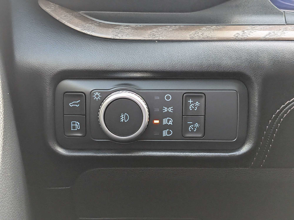 Used 2022 Ford Explorer Platinum w/ Technology Package AWD/4WD image 27