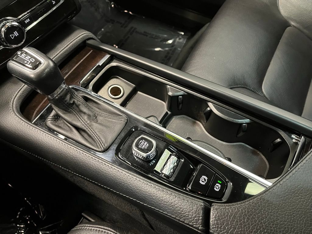 Used 2018 Volvo XC90 T6 Momentum w/ Convenience Package AWD/4WD image 7