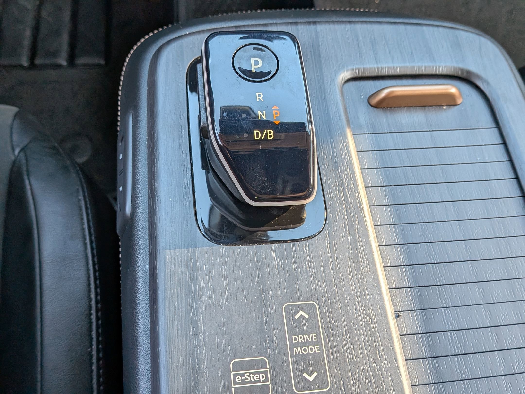 Used 2024 Nissan Ariya FWD image 16