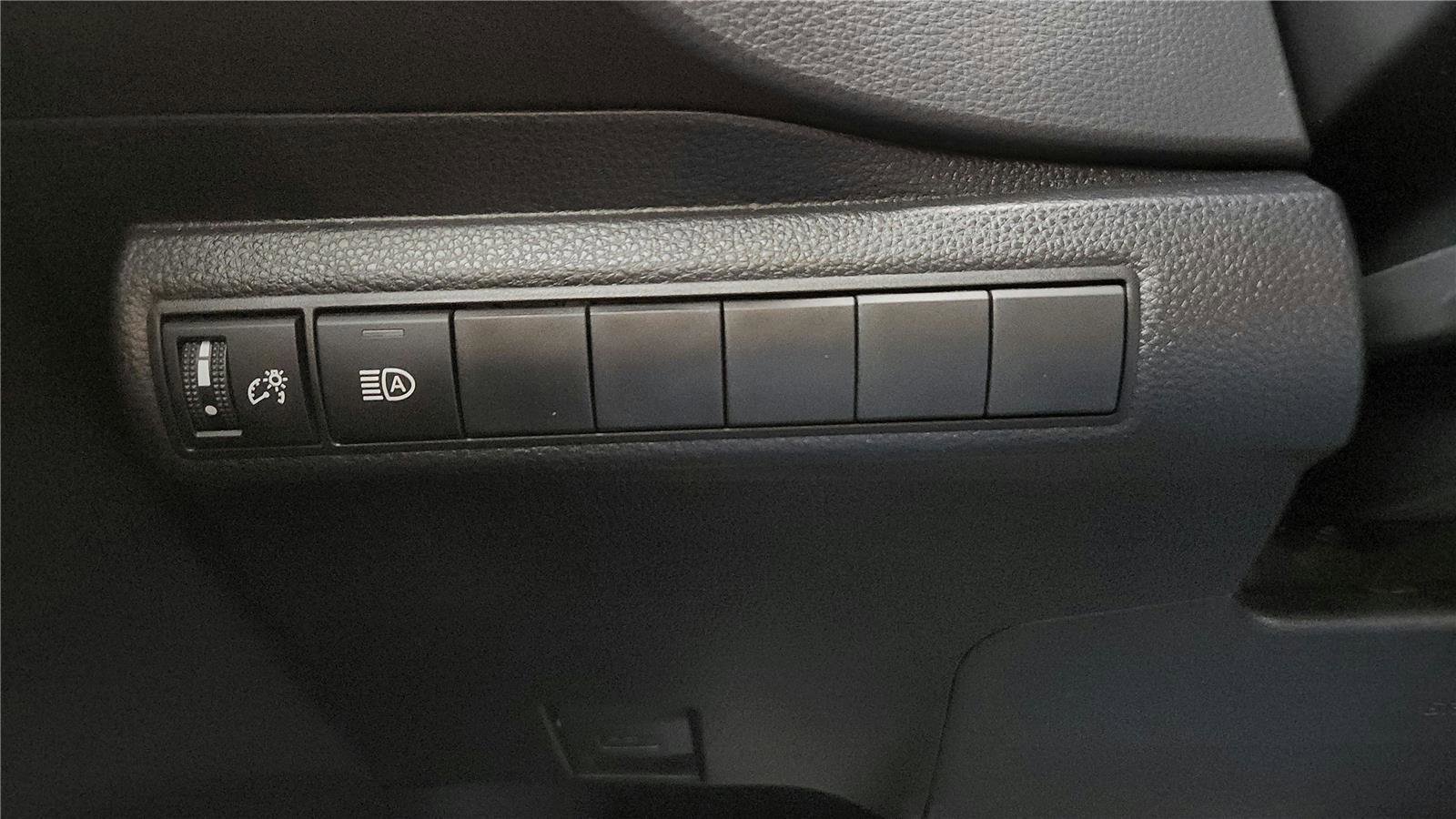 Used 2024 Toyota Corolla SE w/ SE Package image 32