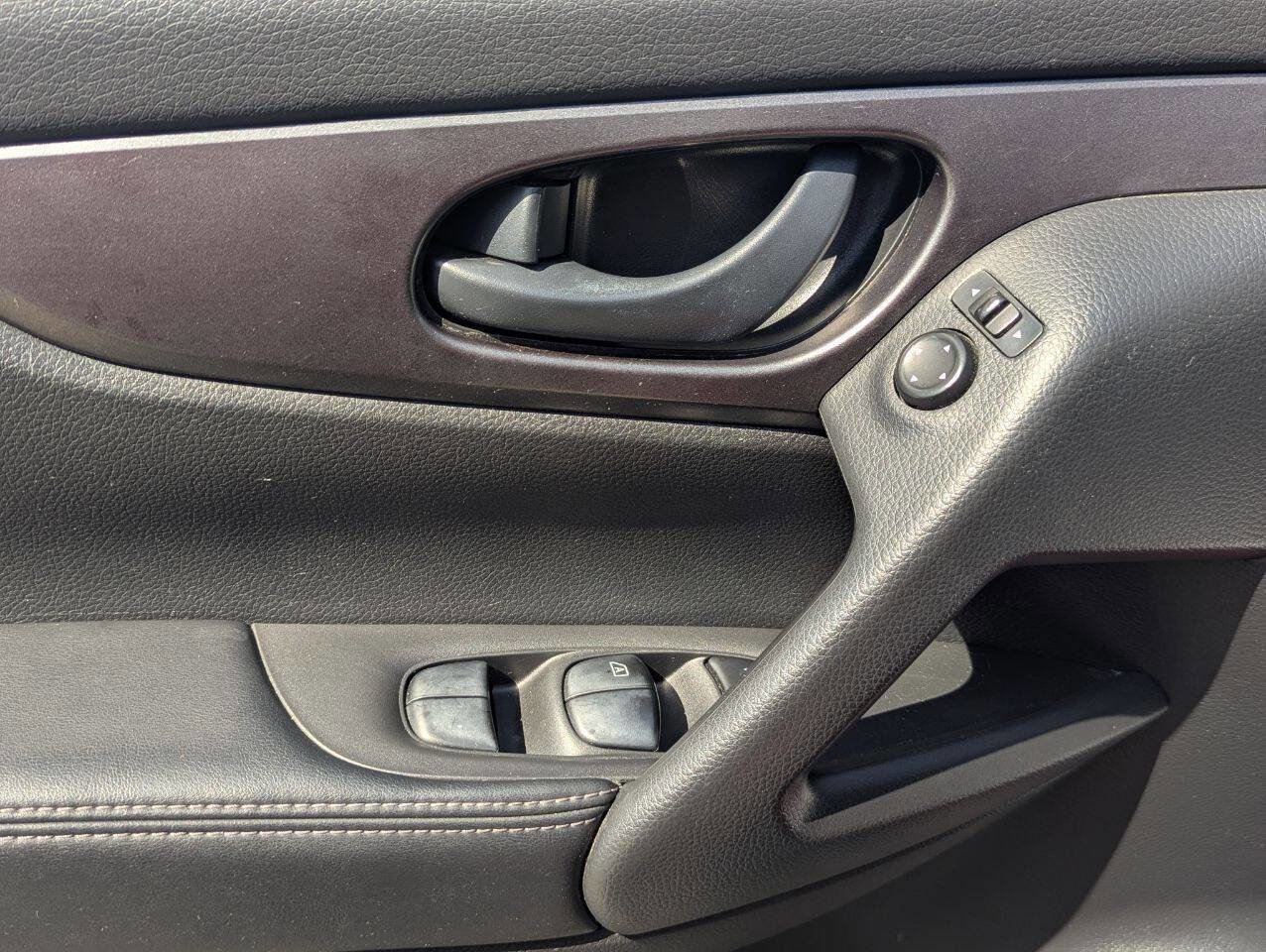 Used 2018 Nissan Rogue Sport S w/ S Appearance Package image 29