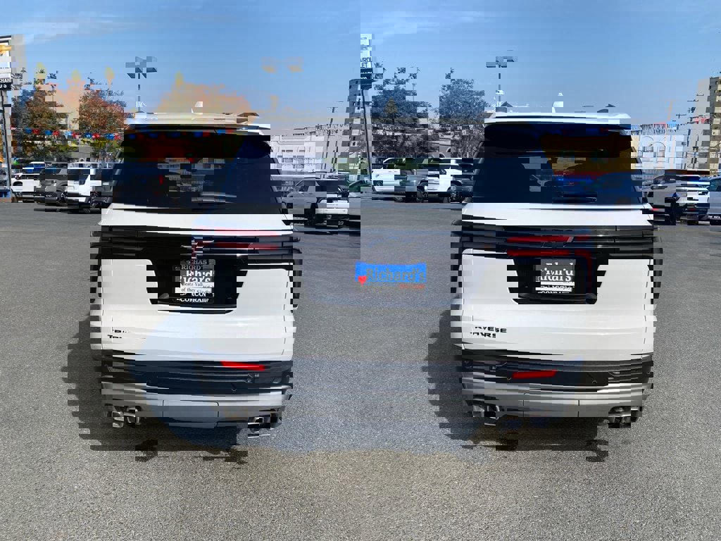 Used 2025 Chevrolet Traverse LT image 15