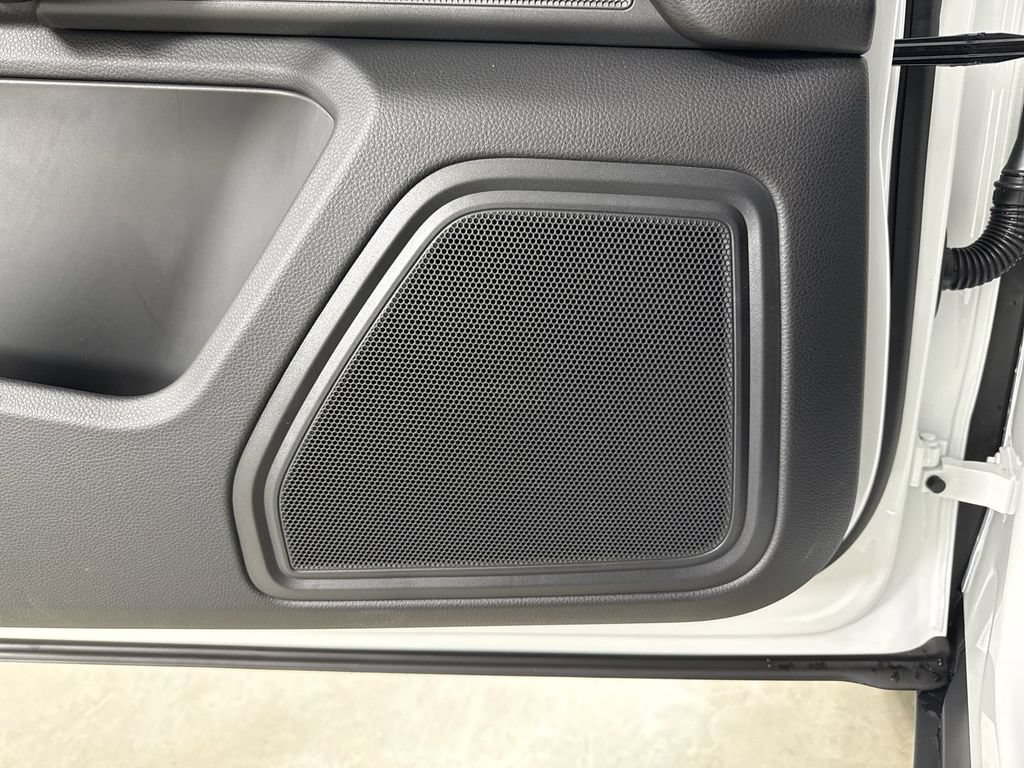 New 2026 Porsche Macan AWD/4WD image 33