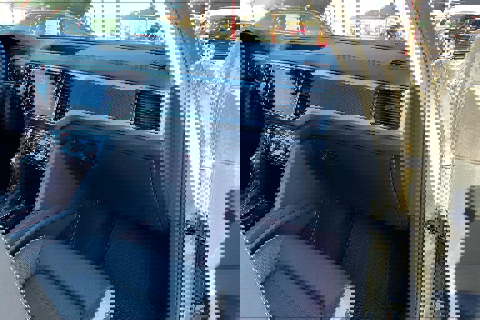 Used 2021 Volkswagen Atlas SEL Premium image 19