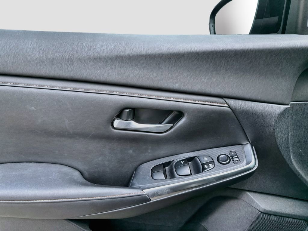 Used 2022 Nissan Sentra SR w/ Lighting Package FWD image 9