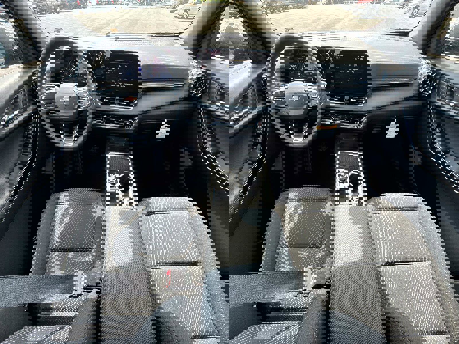 New 2026 Chevrolet Equinox LT image 2