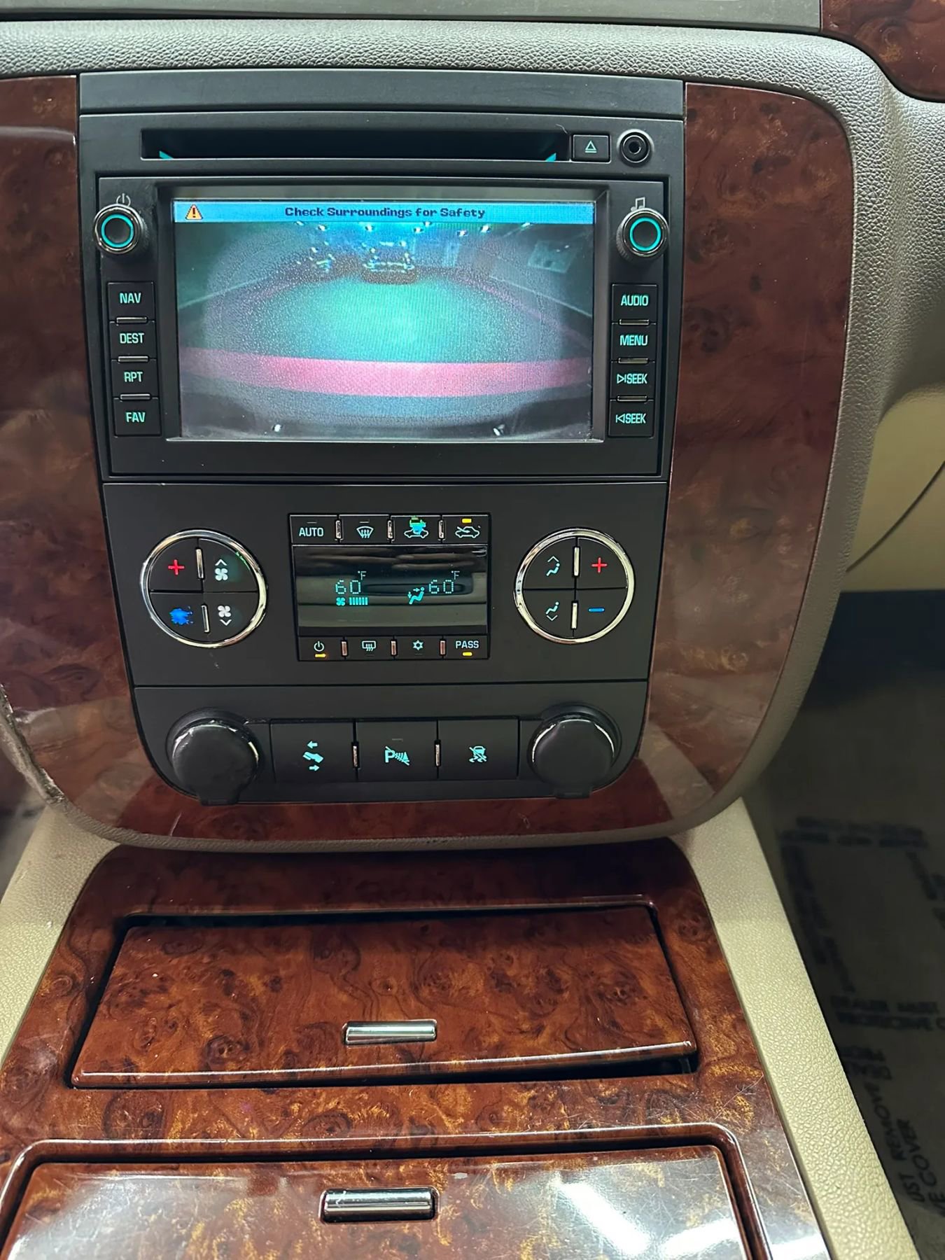 Used 2011 Chevrolet Avalanche LTZ RWD image 11