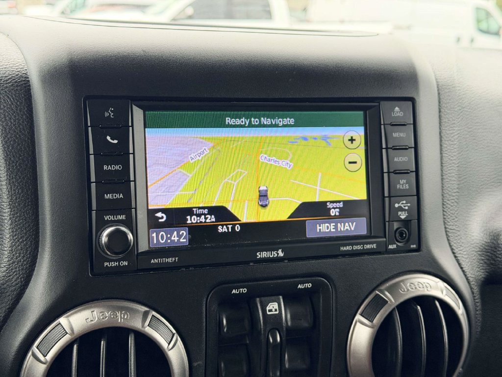 Used 2018 Jeep Wrangler Unlimited Sahara AWD/4WD image 17