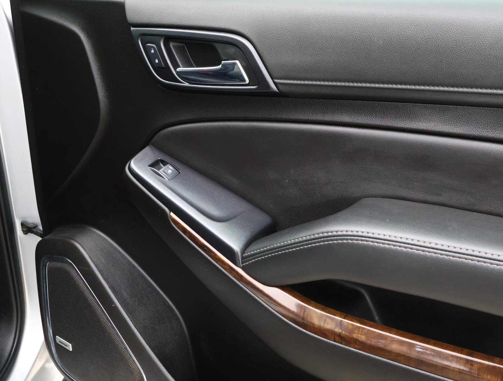 Used 2019 Chevrolet Suburban LT image 18