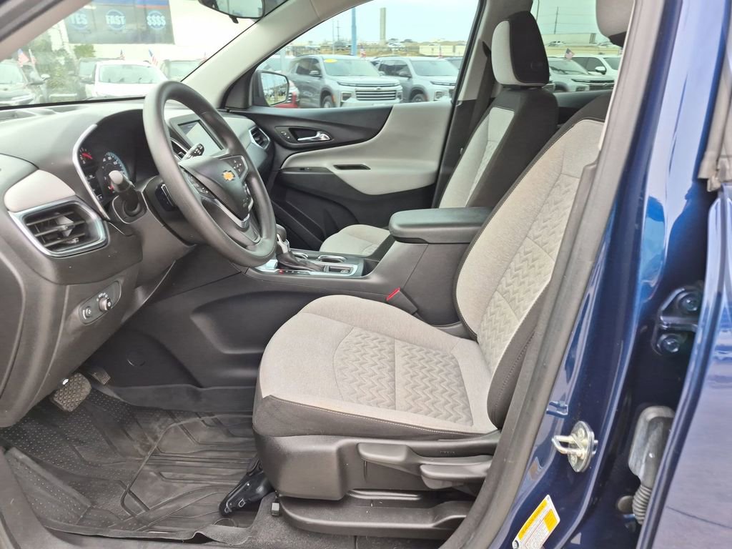 Used 2022 Chevrolet Equinox LS w/ Driver Confidence II Package image 11