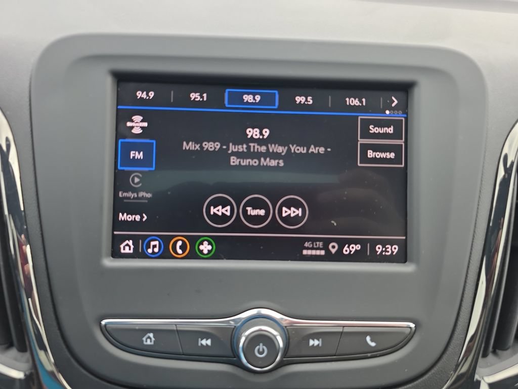 Used 2022 Chevrolet Equinox RS w/ LPO, Floor Liner Package FWD image 17