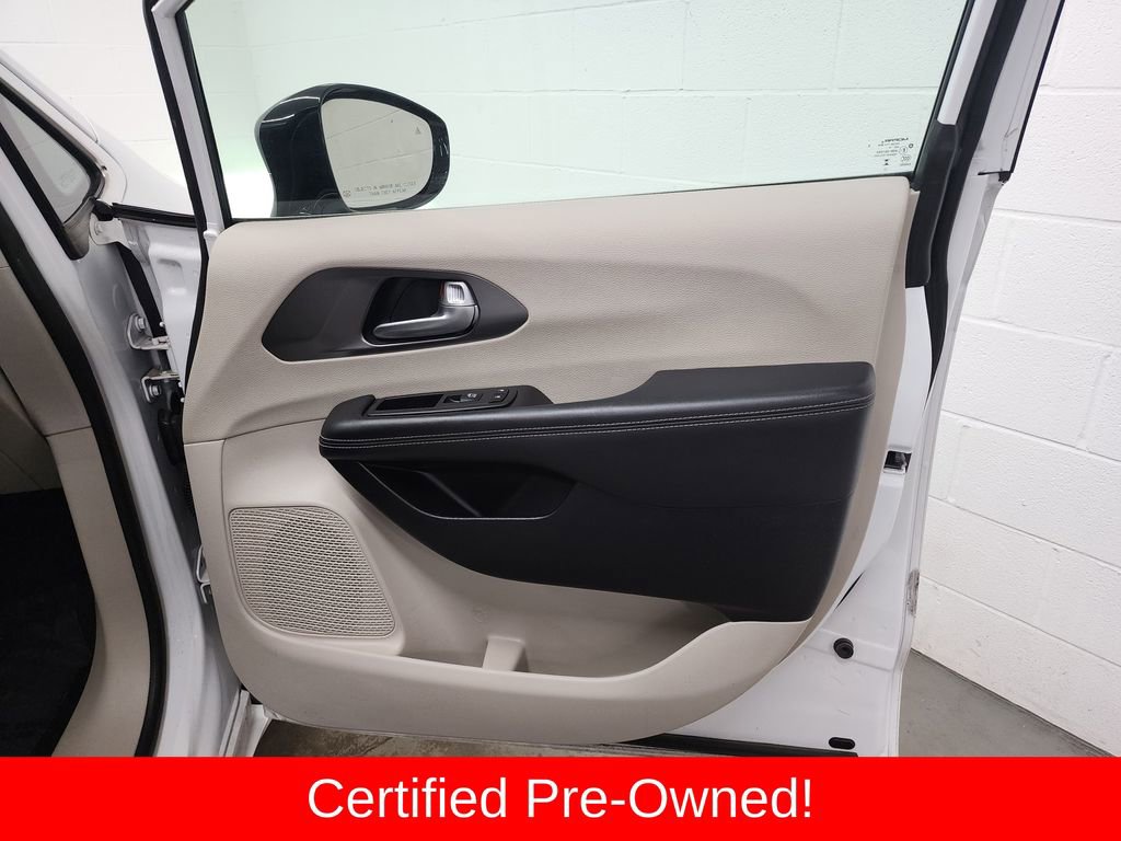 Used 2024 Chrysler Pacifica Touring-L image 30