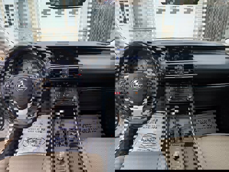 Used 2017 Lexus IS 200t image 12