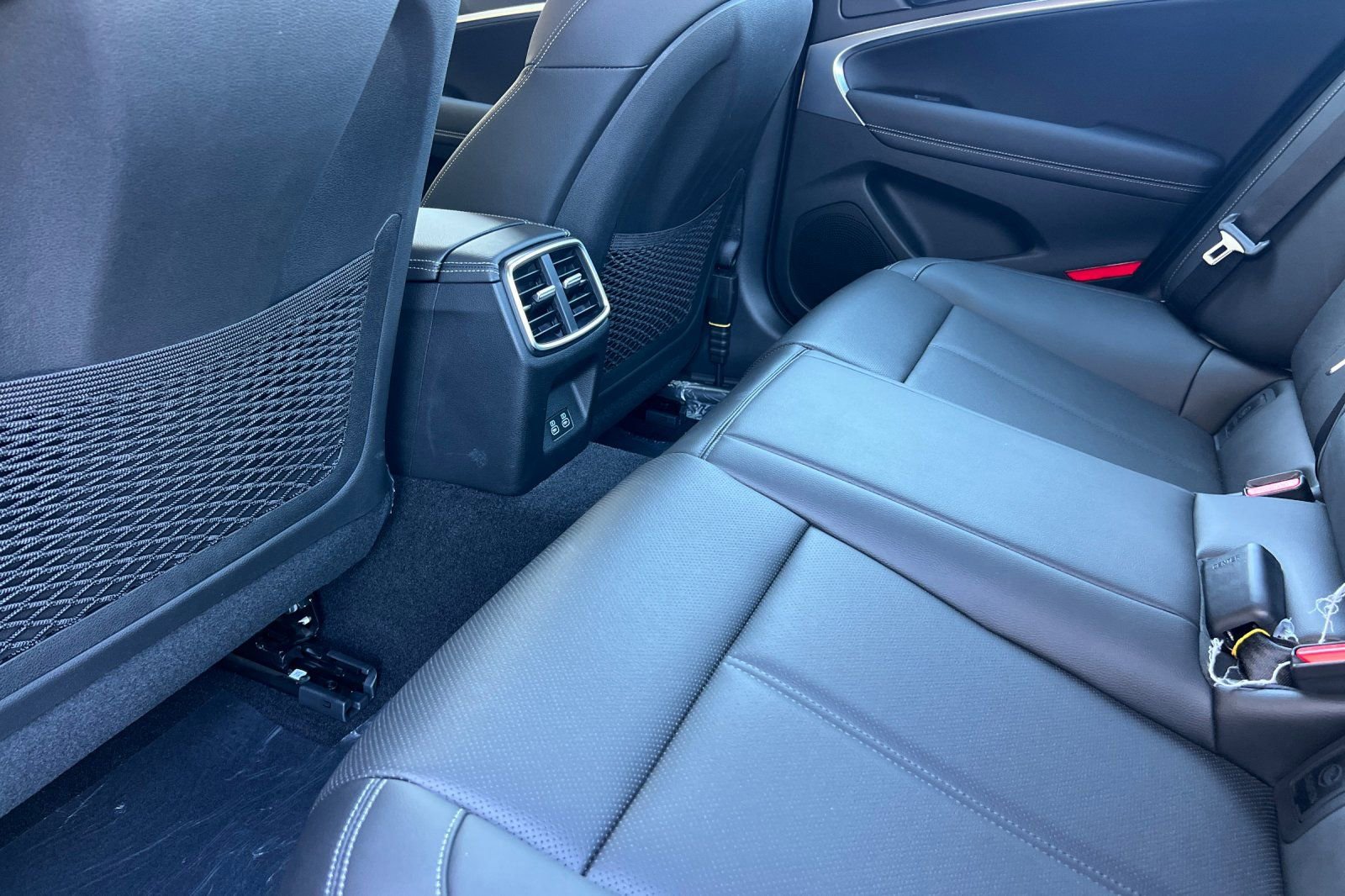 Used 2026 Genesis G70 2.5T image 14