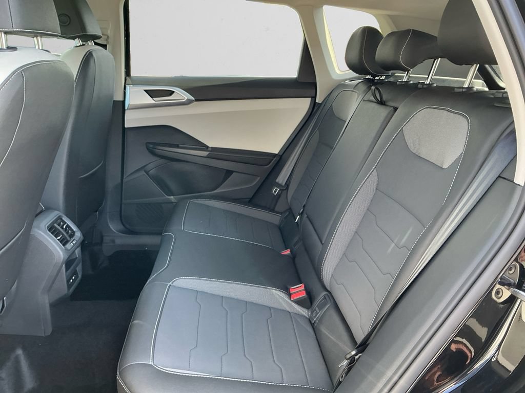 New 2026 Volkswagen Taos SE FWD image 13