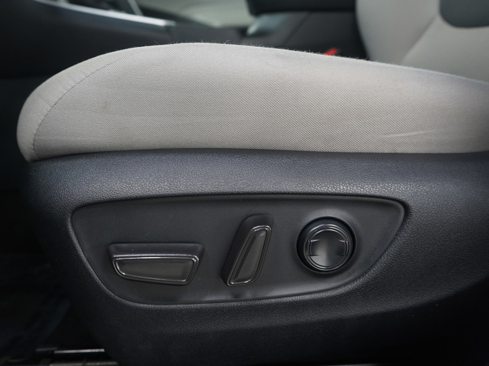 Used 2025 Toyota RAV4 XLE image 23