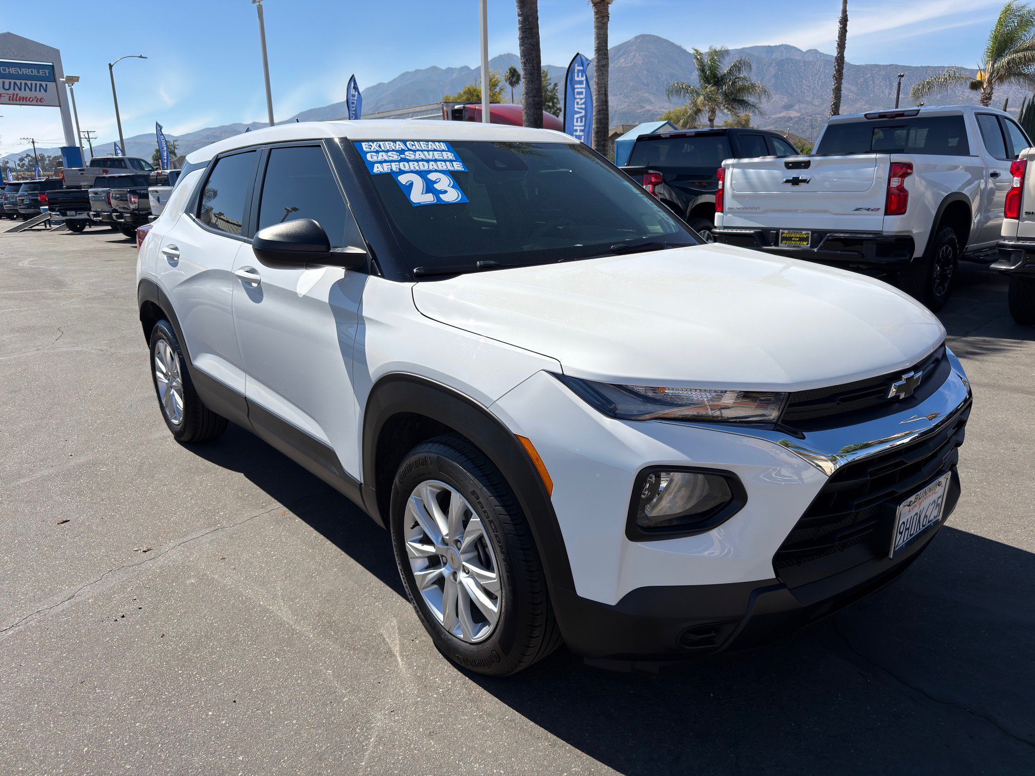 Used 2023 Chevrolet TrailBlazer LS FWD image 2