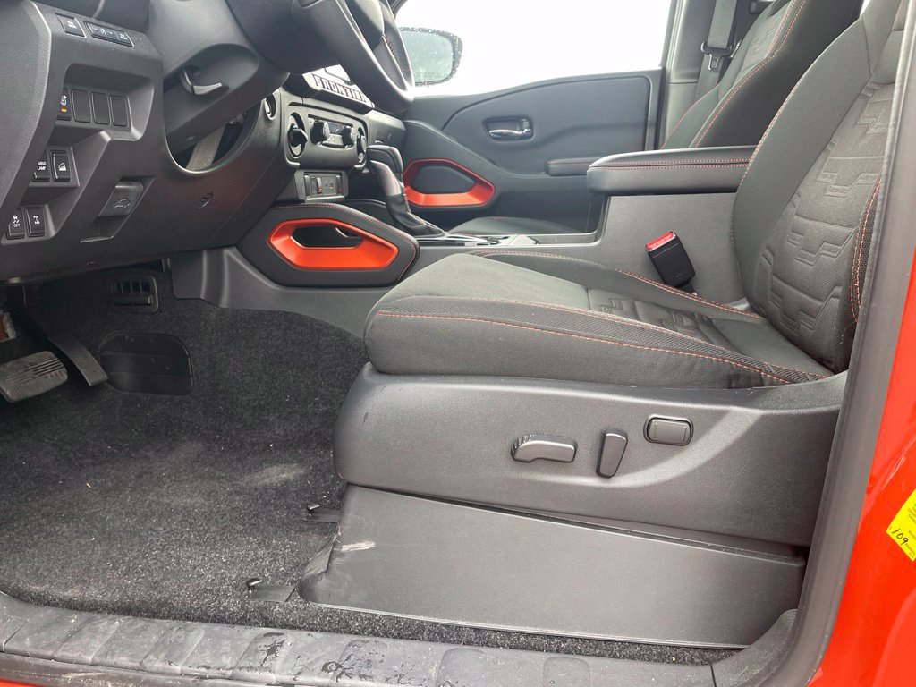 Used 2025 Nissan Frontier PRO-4X AWD/4WD image 10