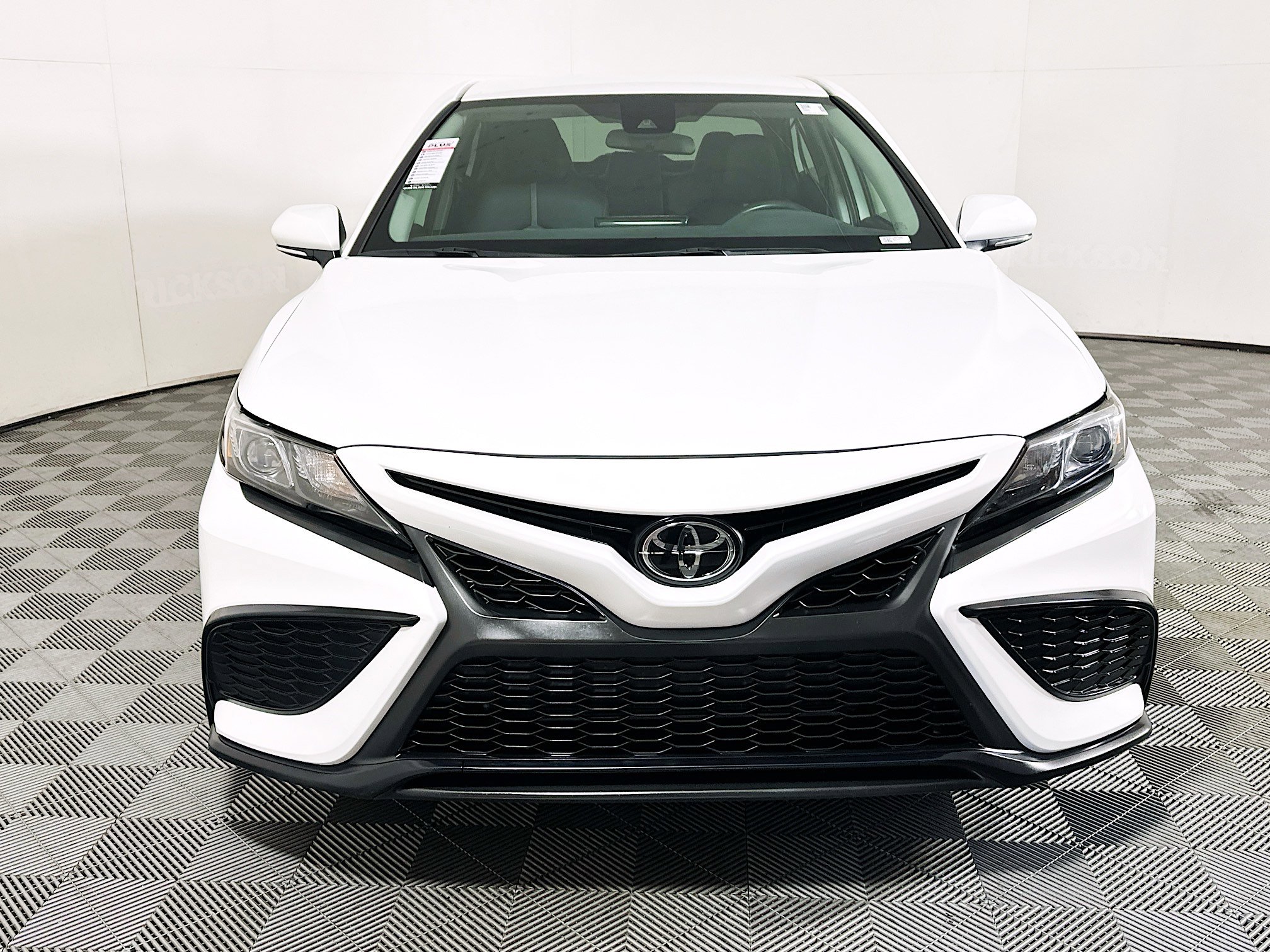 Used 2024 Toyota Camry SE FWD image 8