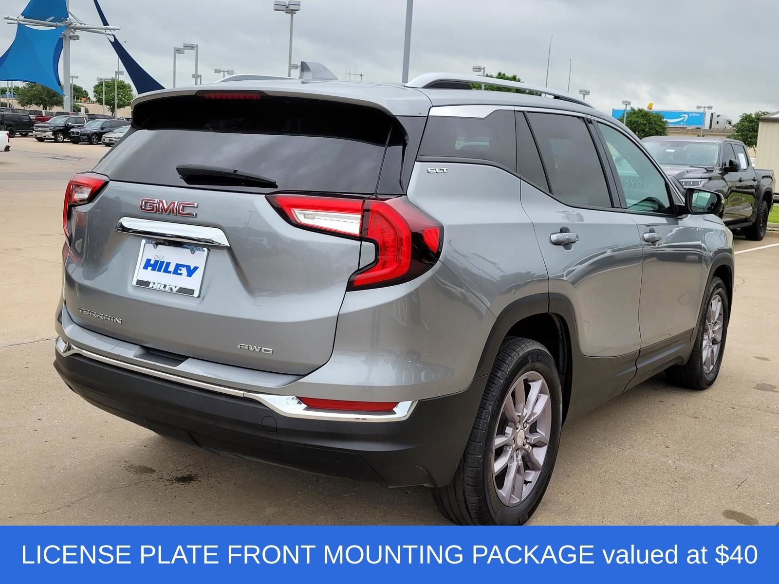 Used 2024 GMC Terrain SLT image 4