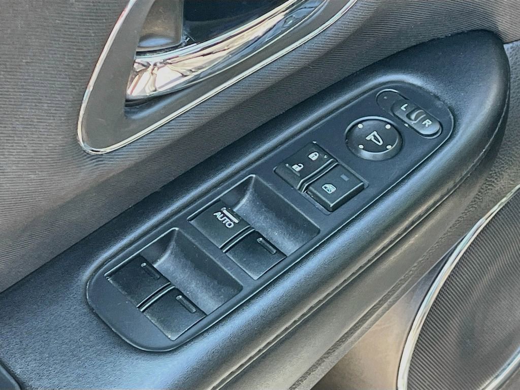 Used 2018 Honda HR-V EX image 17