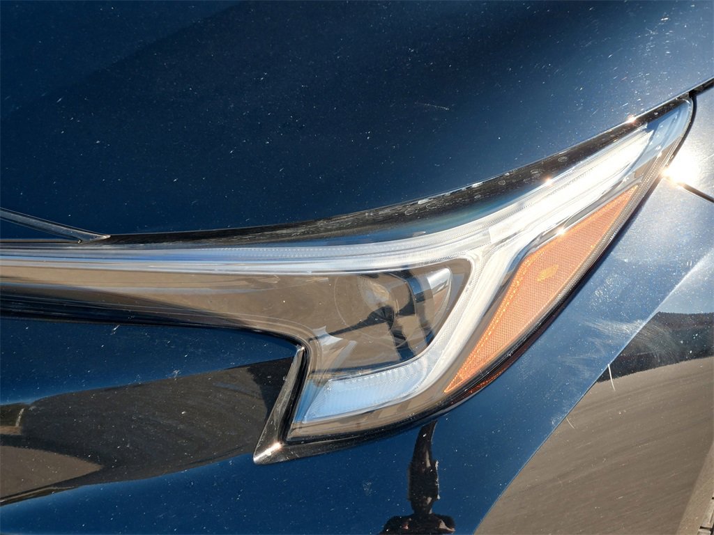 Used 2025 Toyota Corolla SE image 3