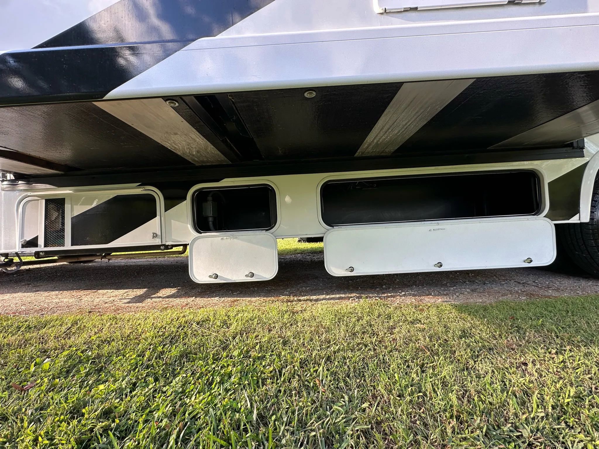 Used 2021 Ford E-450 and Econoline 450 Super Duty w/ Motorhome Prep Package image 28